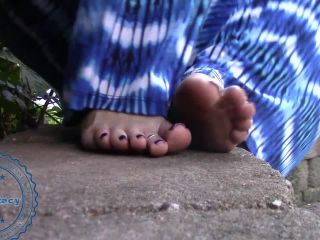 ErikaXstacy - Outdoor Dirty Feet Play-1