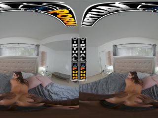 Sisi Rose - Bathing My Step-Sis - VirtualPorn, BangBros (UltraHD 4K 2024) New Porn-5