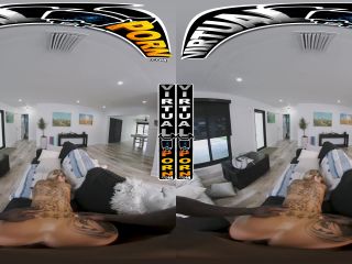 Stephanie Love - Love Is In The Air - VirtualPorn, BangBros (UltraHD 4K 2024) New Porn-6