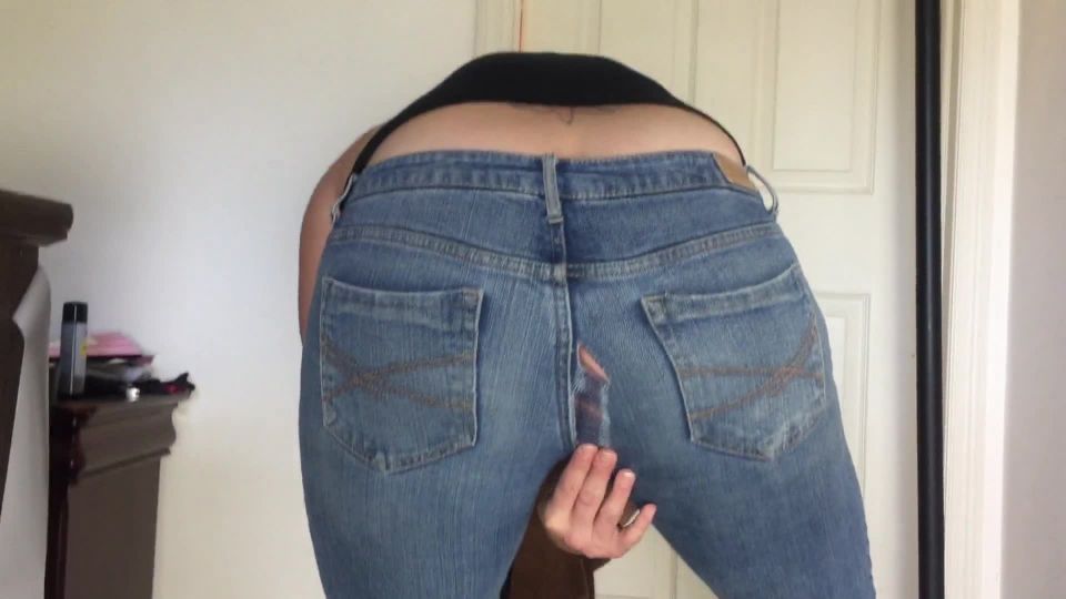 Grocery Store Flash - Ripped Jeans Milf