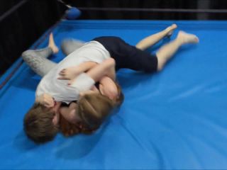The Russian Amazons - Lisa - Submitted with head scissors!!!-4