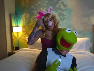 GIbbyTheClown - Ms. Piggy fucks Kermit The Clown - Clowns-9