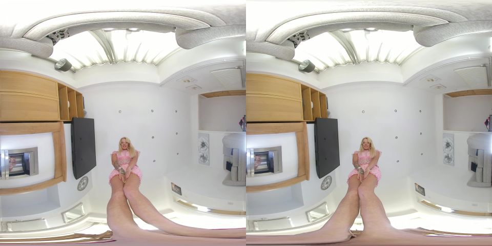 April Paisley: Face Sitting And Spitting 2880p UltraHD/4K