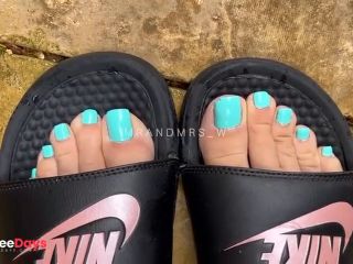 [GetFreeDays.com] Cum On My Pretty Toes Sex Video March 2023-1