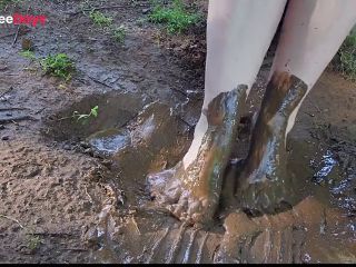 [GetFreeDays.com] Barefoot squishing and playing in the mud, dirty feet Sex Film May 2023-3