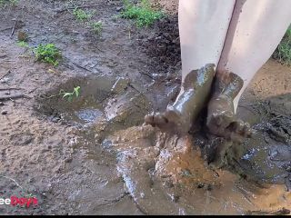 [GetFreeDays.com] Barefoot squishing and playing in the mud, dirty feet Sex Film May 2023-4