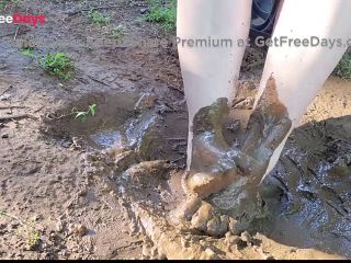 [GetFreeDays.com] Barefoot squishing and playing in the mud, dirty feet Sex Film May 2023-8