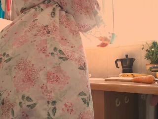 M@nyV1ds - LulaMum - Mommy plays hard in the kitchen-3