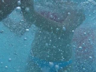 Underwater video of hairy ass crack in bikini-8