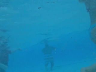 Underwater video of hairy ass crack in bikini-9