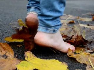 Porn online Dirty soles – Barefoot Urban Girls – RED-X: barefoot autumn in Lugano-1