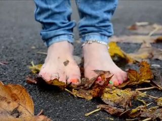 Porn online Dirty soles – Barefoot Urban Girls – RED-X: barefoot autumn in Lugano-3