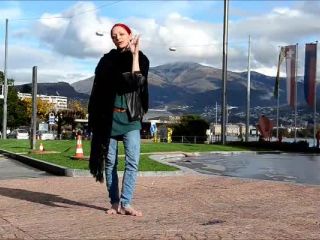 Porn online Dirty soles – Barefoot Urban Girls – RED-X: barefoot autumn in Lugano-9