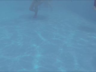 Online Tube Voyeur Under the water in the swimming pool - voyeur-4