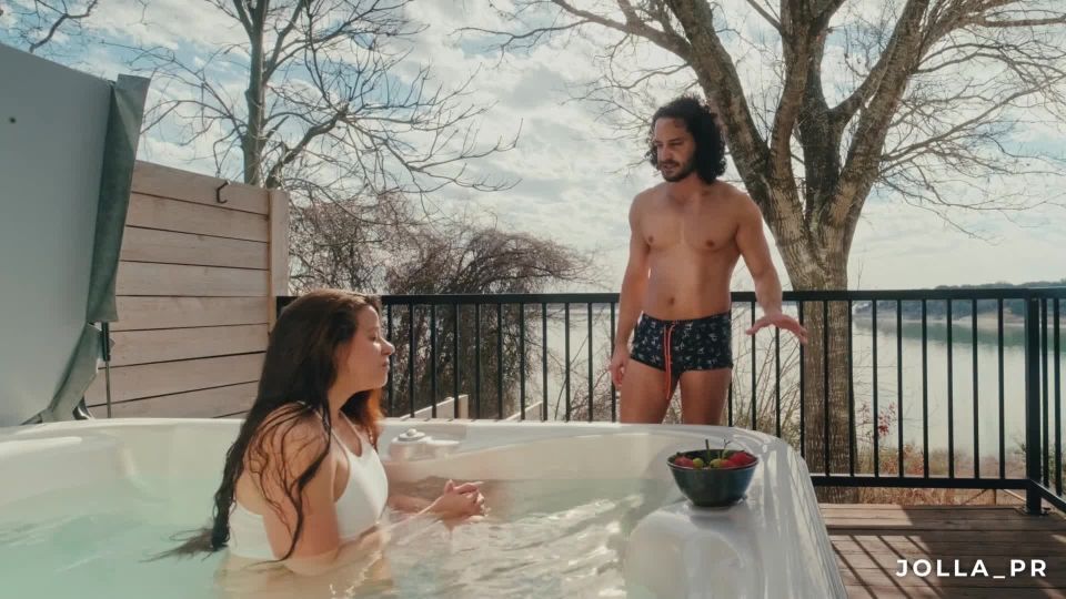 Mark Me Trae Frutitas Mientras Me Bao En El Hot Tub 1080p