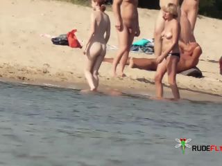 Algunas fotos en la playa nudista de  Barcelona.-1