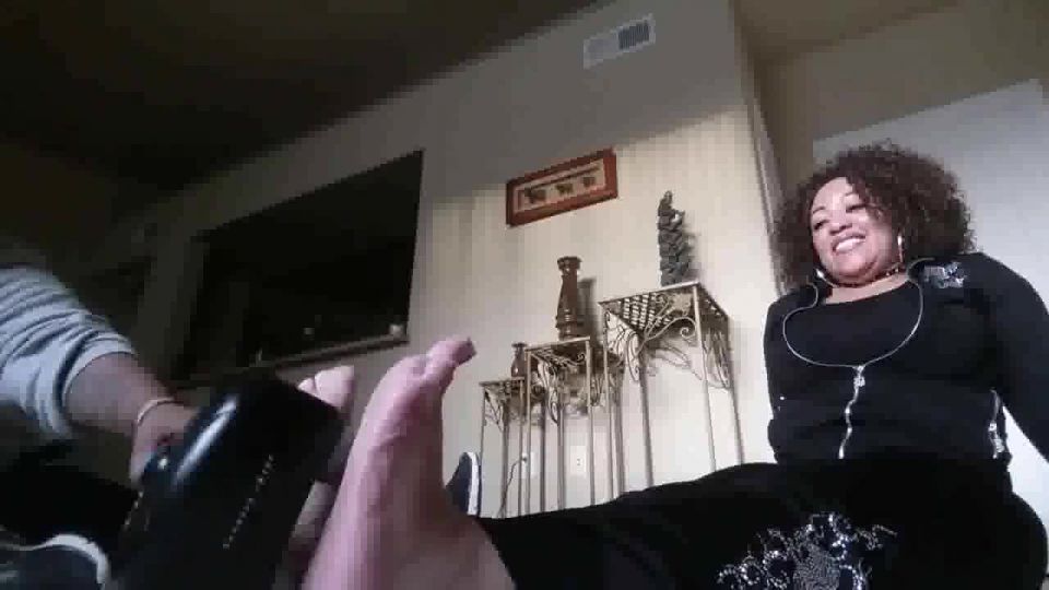 Bbw foot tickle(Feet porn)