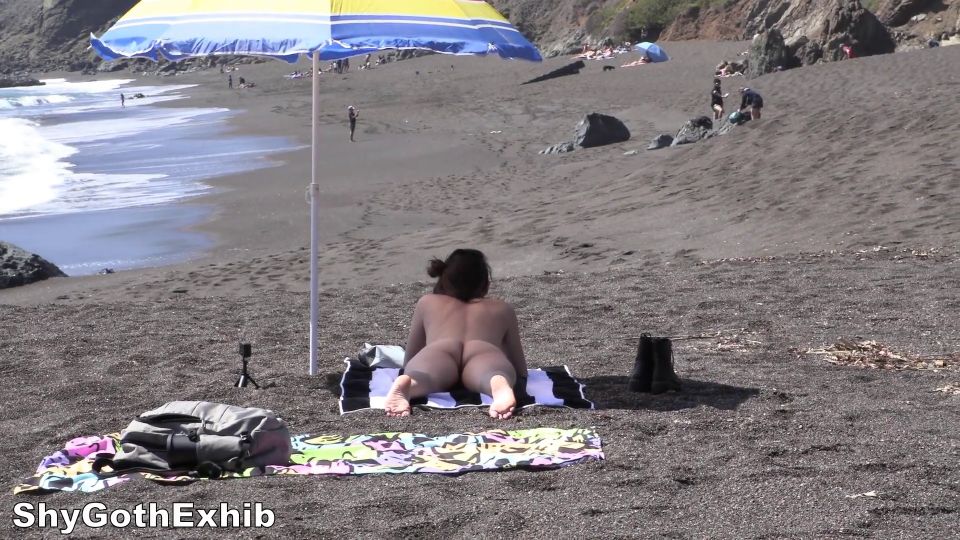 [GetFreeDays.com] Reading at the Beach - Shy Goth gay hardcore porn