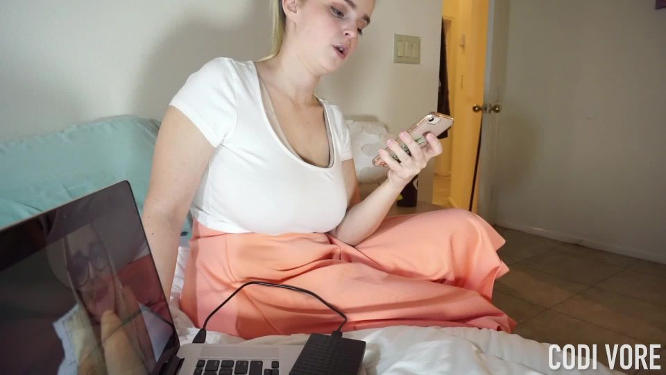 Codi Vore – Mommy Catches You Watching Her Porn(MILF porn)