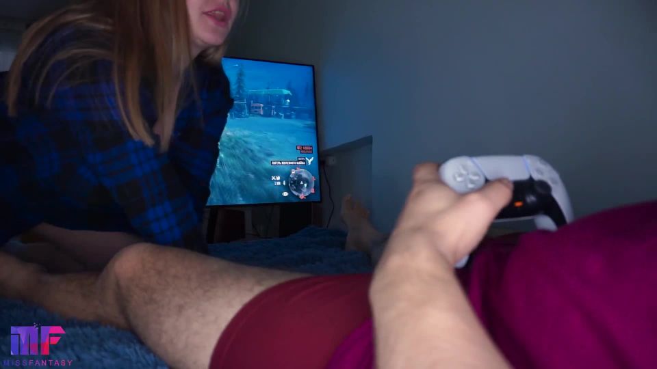 Miss FantasySucked a hard cock so he let me play PS5