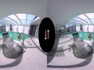 Chubby Mature Virtual Masturbating At The Pool-2