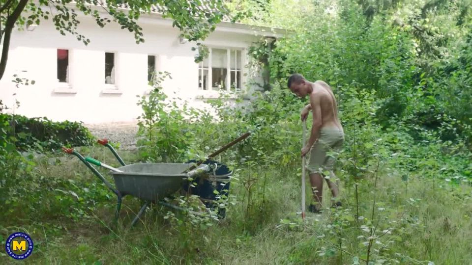 Angelique luka (eu) (31) - this gardner gets to plow the lawn from a hot mom in the garden