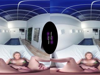 Luana Pacheco - Sneaking Into The Pool [VirtualRealTrans / UltraHD 2K / 2048p / VR] on 3d best hentai porn videos-2