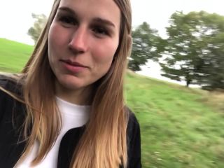 Julialove96 - Amateur Outdoor Car Creampie - Reingespritzt Public-0