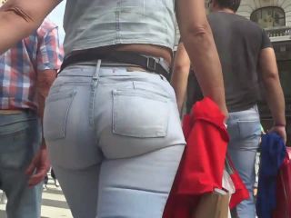 Bubble butt fills out tight jeans-7