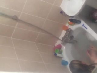 Voyeur 11906-my sister in the bath-8