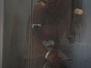 M@nyV1ds - Nikkilatelyxxx - Sneak and watch me shower-3