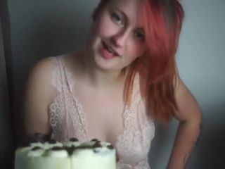 Machtfertig - Kleine Geburtstagsparty mit Sklaven 720P - Amateur-3