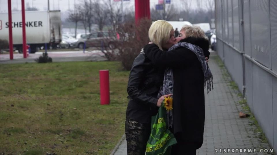 Love in the bus stop