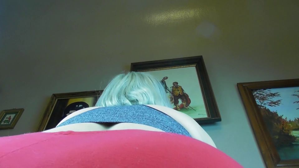 Big Fat Ass Doing Squats In Red Yoga Pants 1080p