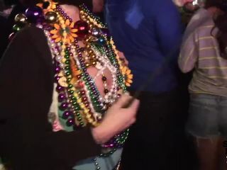 Girls Flashing on Bourbon Street Milf!-4