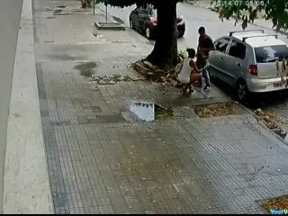 Blowjob caught in the street-1