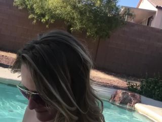 Toplees blowjob in the pool-2