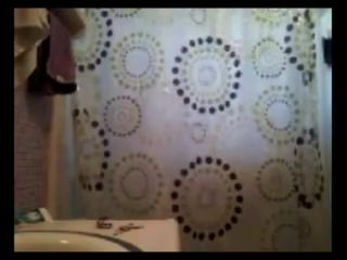 Sister doesn't know shower is spied-2