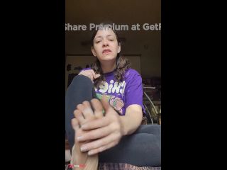 [GetFreeDays.com] Cleaning my dirty feet Porn Clip April 2023-1