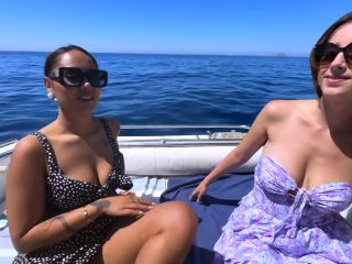 Jacquie Et Michel TV 24 07 27 HelloLimoon And Elektra Prefer Love At Sea.-0