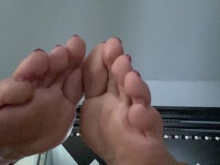 online porn clip 17 little fetish Suck my Toes While I cum, toe sucking on fetish porn-4