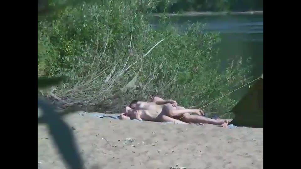 Voyeur zooms on a spontaneous fuck Nudism!