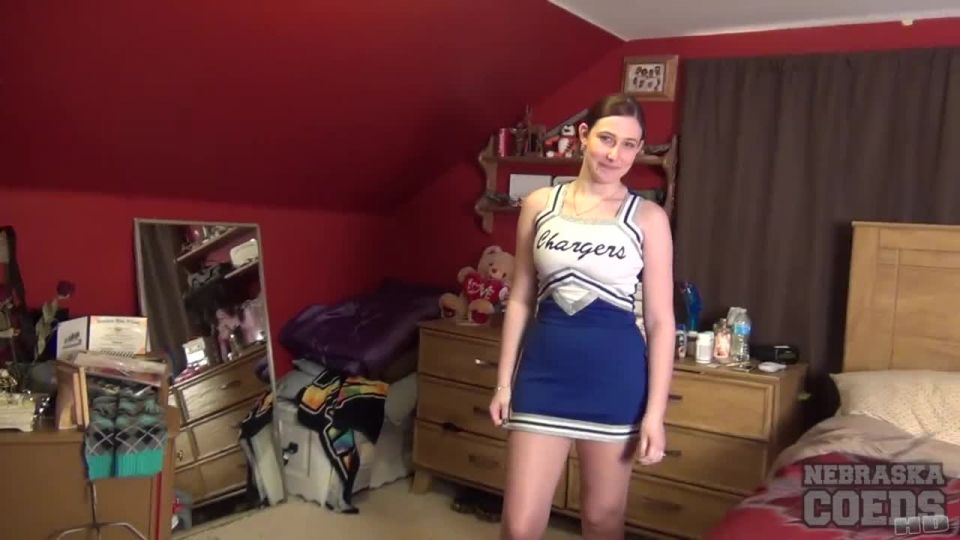 Minnesota beth dirty cheerleader dildo and finger blasting herself in bed!