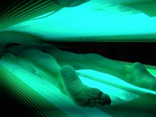 BRUNETTE AMATEUR SECRETLY FILMED HUMPING VIBE IN TANNING BED-FOOT FETISH  1080p *-3