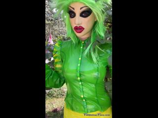 FetiliciousFans SiteRipPt 2The Green Punk Girl Dress Up-4