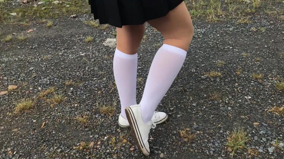 New Fantazy Schoolgirl in white knee socks and white shoes show under skirt feet