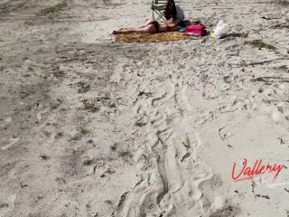 Vallery RaySwindle A Stranger On The Beach For Blowjob - 2160p-0