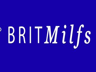 BritMilfs Flashing my Bottom Outdoors - Public Flashing-9