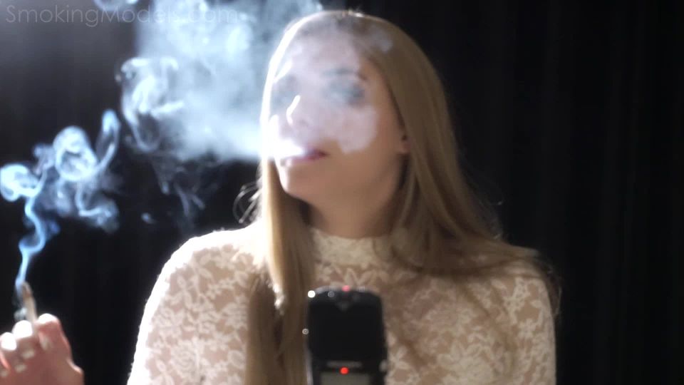 Smoking girl, Smoke