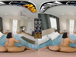 Kona Jade - Getting Wet with the Step-Sis - VirtualPorn, BangBros (UltraHD 4K 2024) New Porn-3